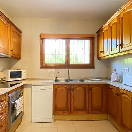 Charming 5-Bed Villa For 12 Persons In Moraira Вилла *