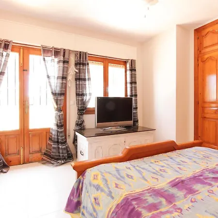 Вилла Charming 5-Bed Villa For 12 Persons In Moraira Теулада